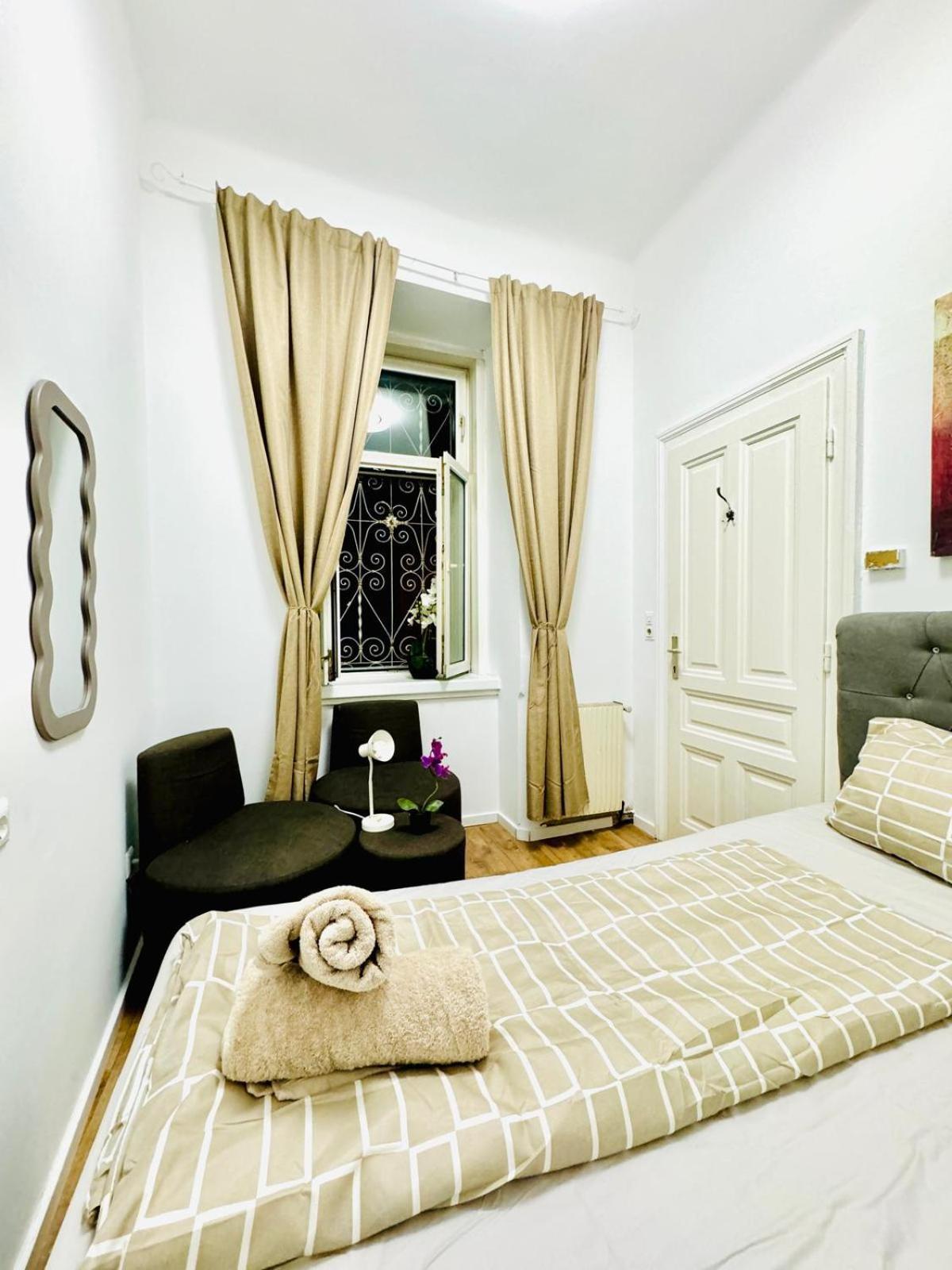 Cozy 9Br Shared Apartment, Only 12Min Walk To Augarten Wien Ngoại thất bức ảnh