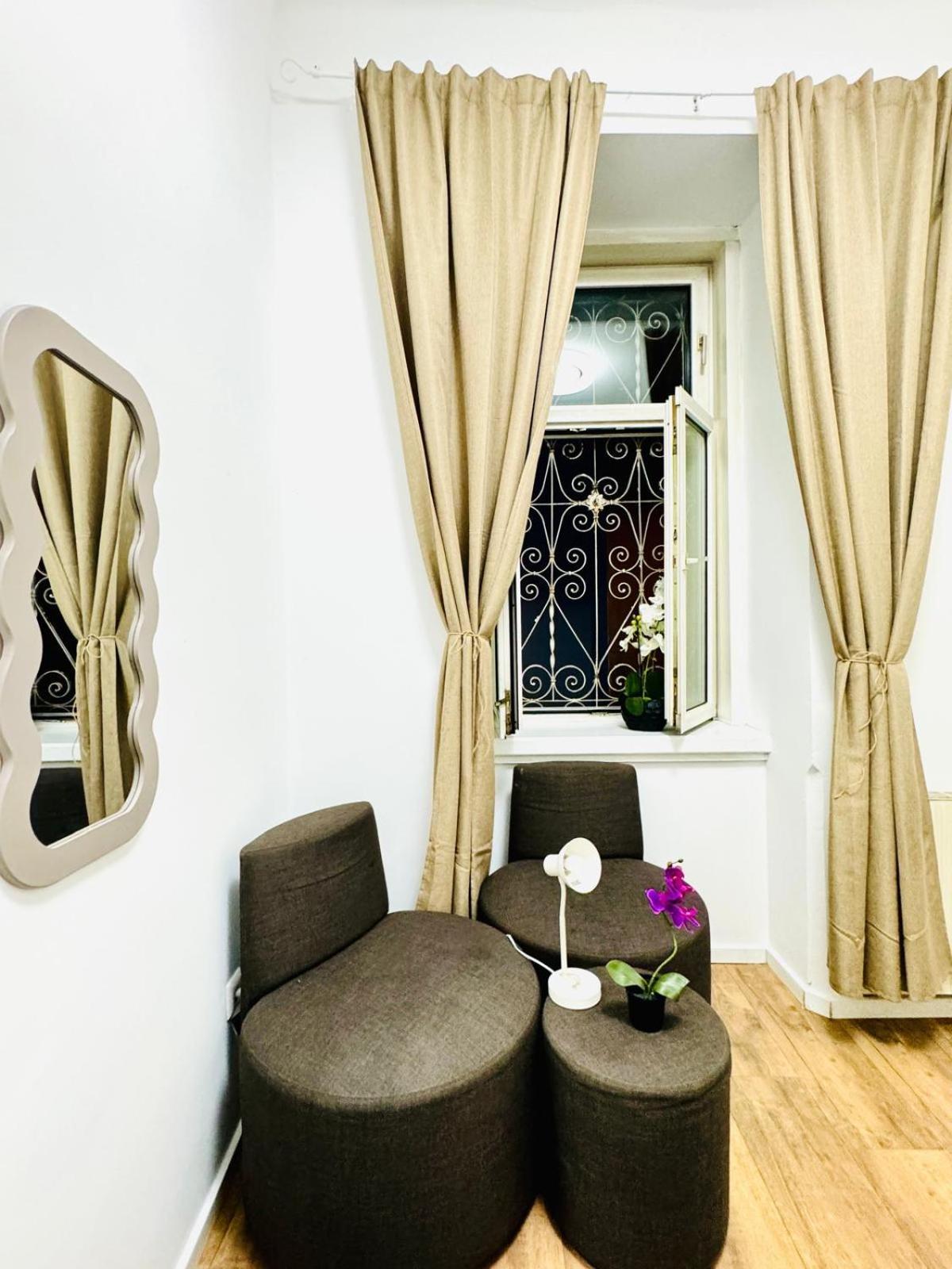 Cozy 9Br Shared Apartment, Only 12Min Walk To Augarten Wien Ngoại thất bức ảnh