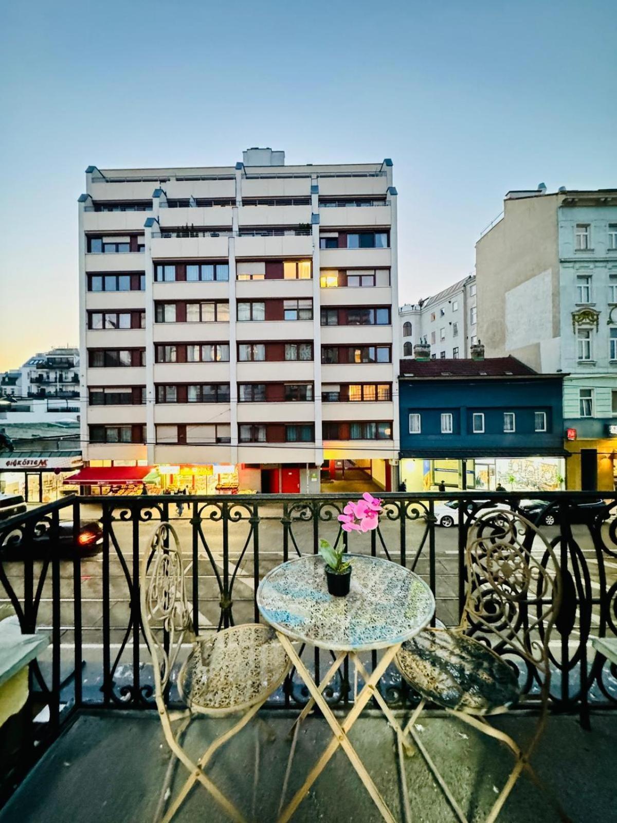 Cozy 9Br Shared Apartment, Only 12Min Walk To Augarten Wien Ngoại thất bức ảnh