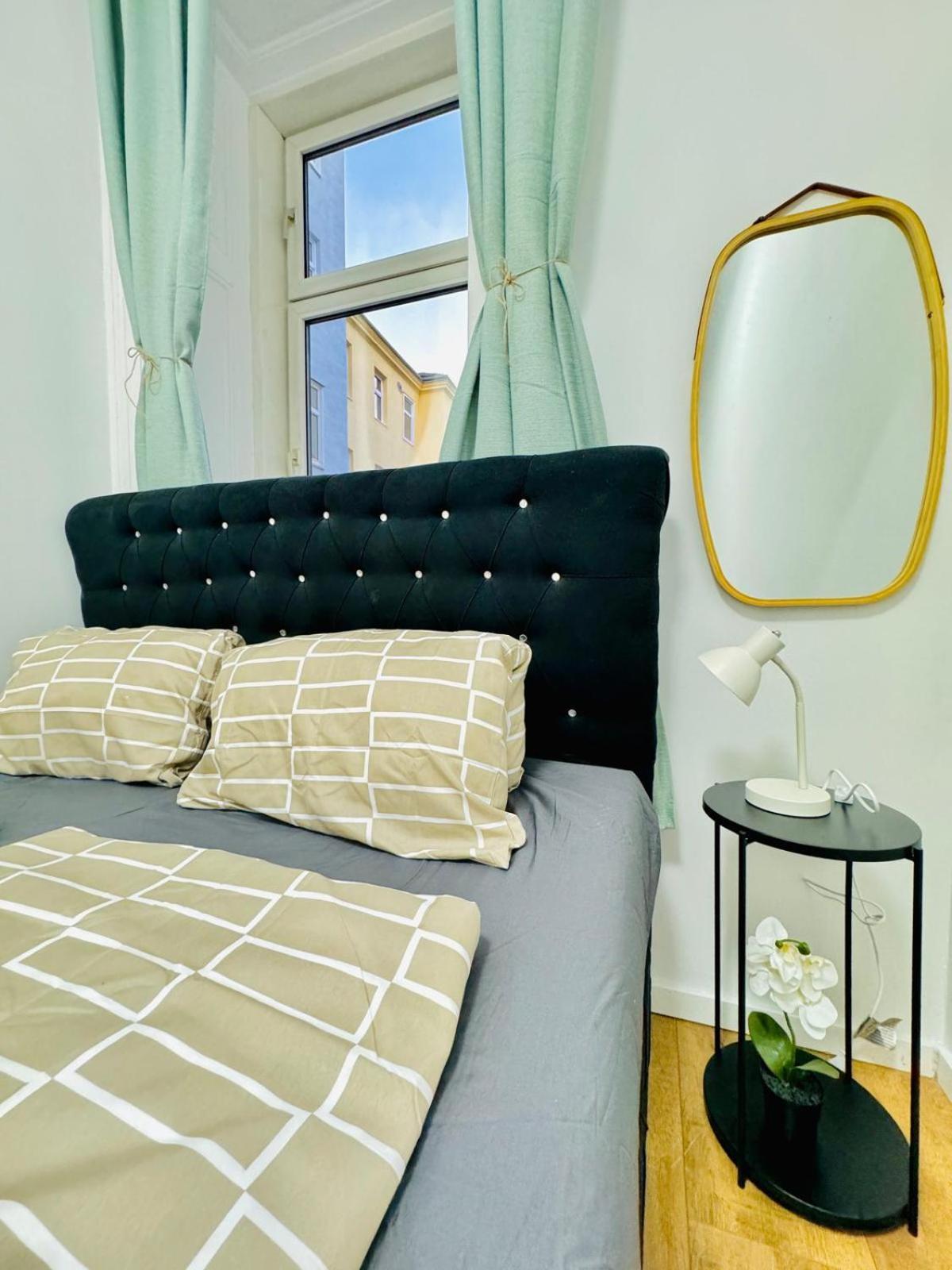 Cozy 9Br Shared Apartment, Only 12Min Walk To Augarten Wien Ngoại thất bức ảnh