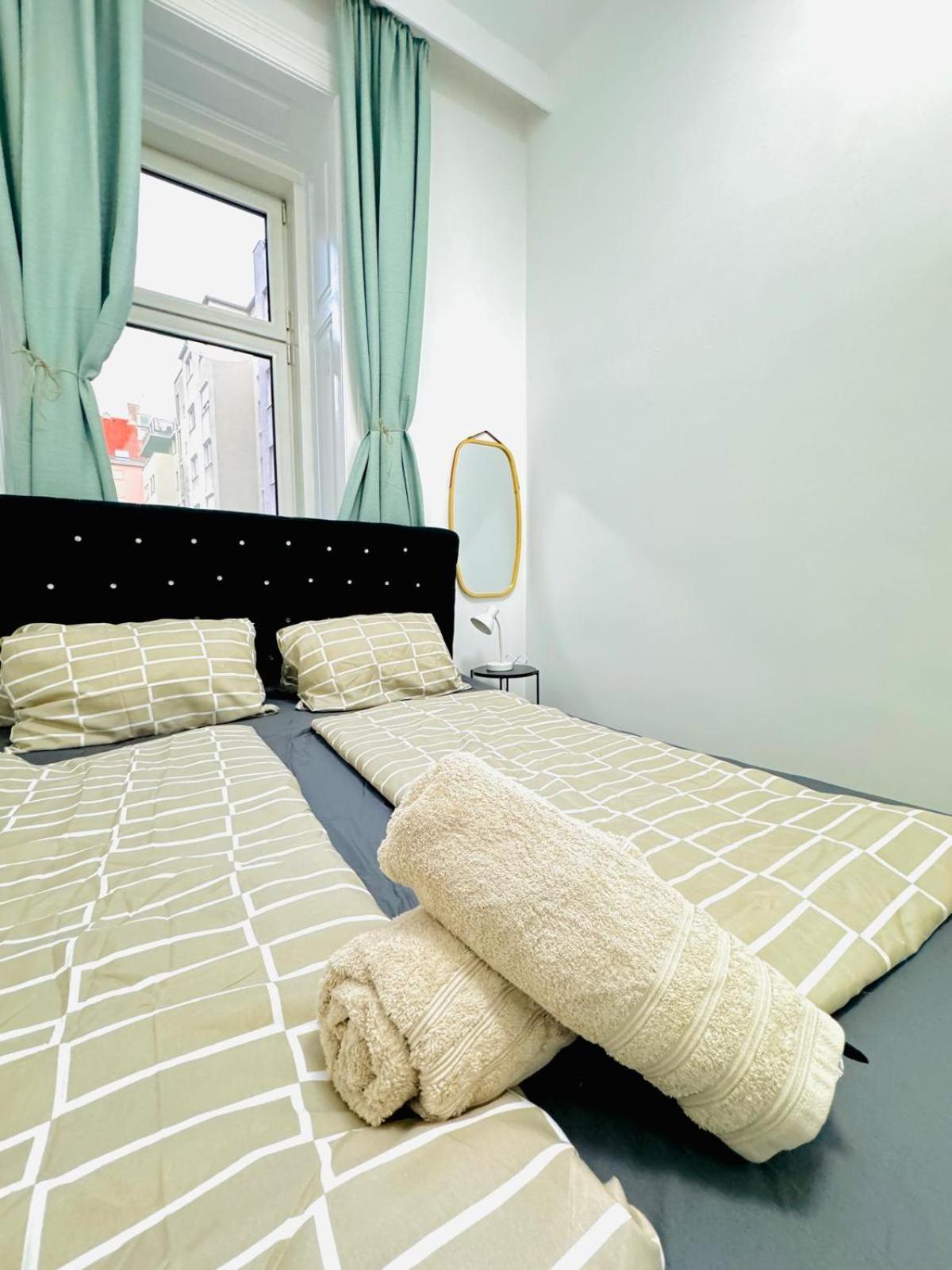 Cozy 9Br Shared Apartment, Only 12Min Walk To Augarten Wien Ngoại thất bức ảnh