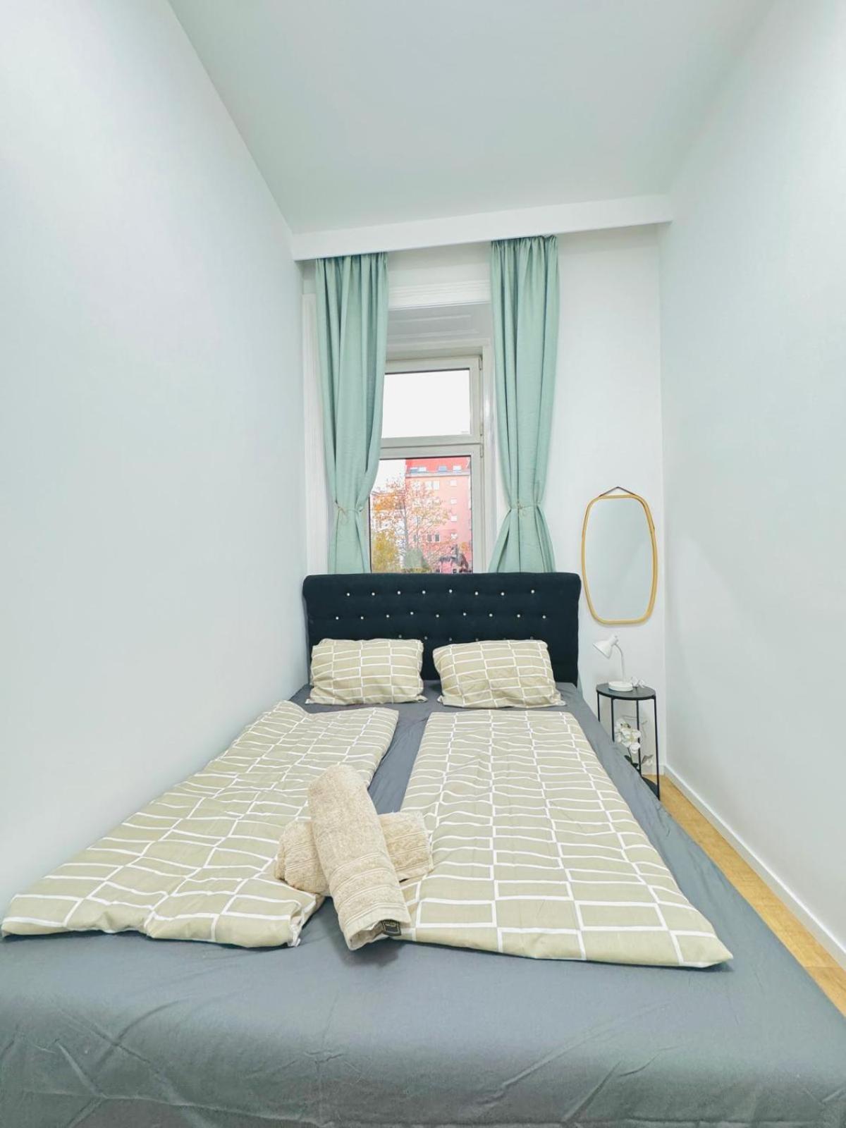 Cozy 9Br Shared Apartment, Only 12Min Walk To Augarten Wien Ngoại thất bức ảnh