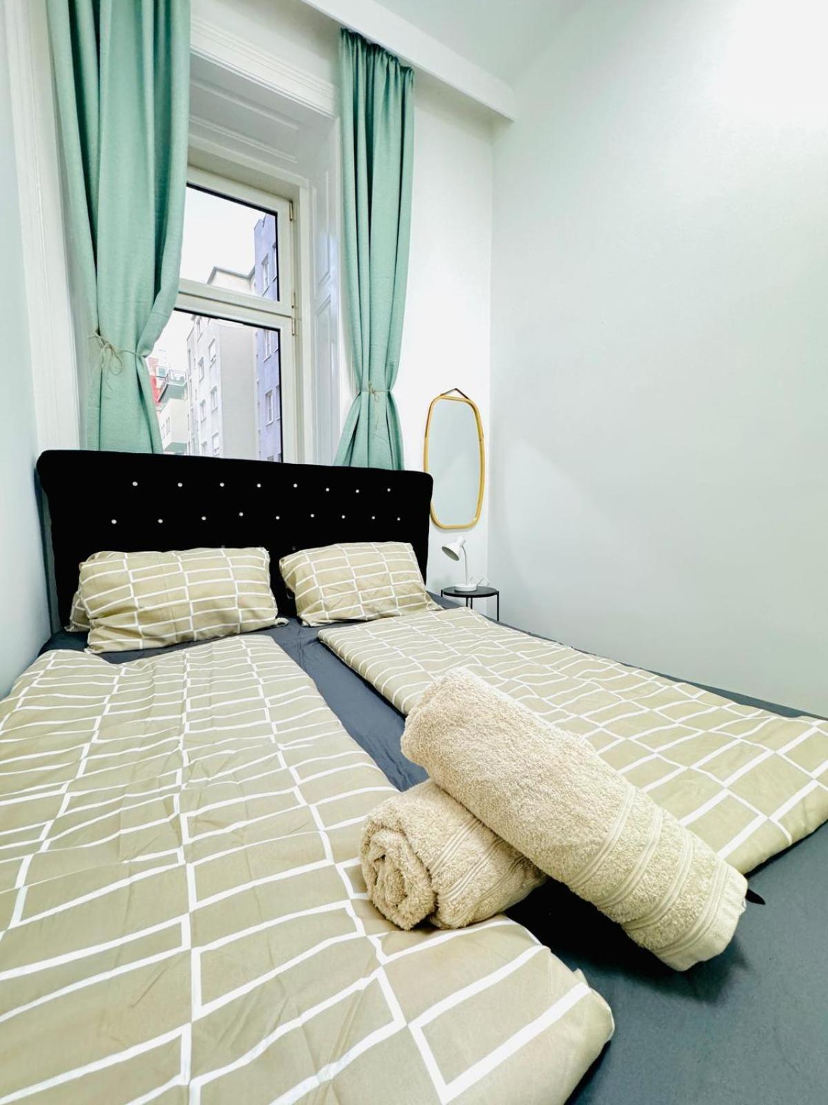 Cozy 9Br Shared Apartment, Only 12Min Walk To Augarten Wien Ngoại thất bức ảnh