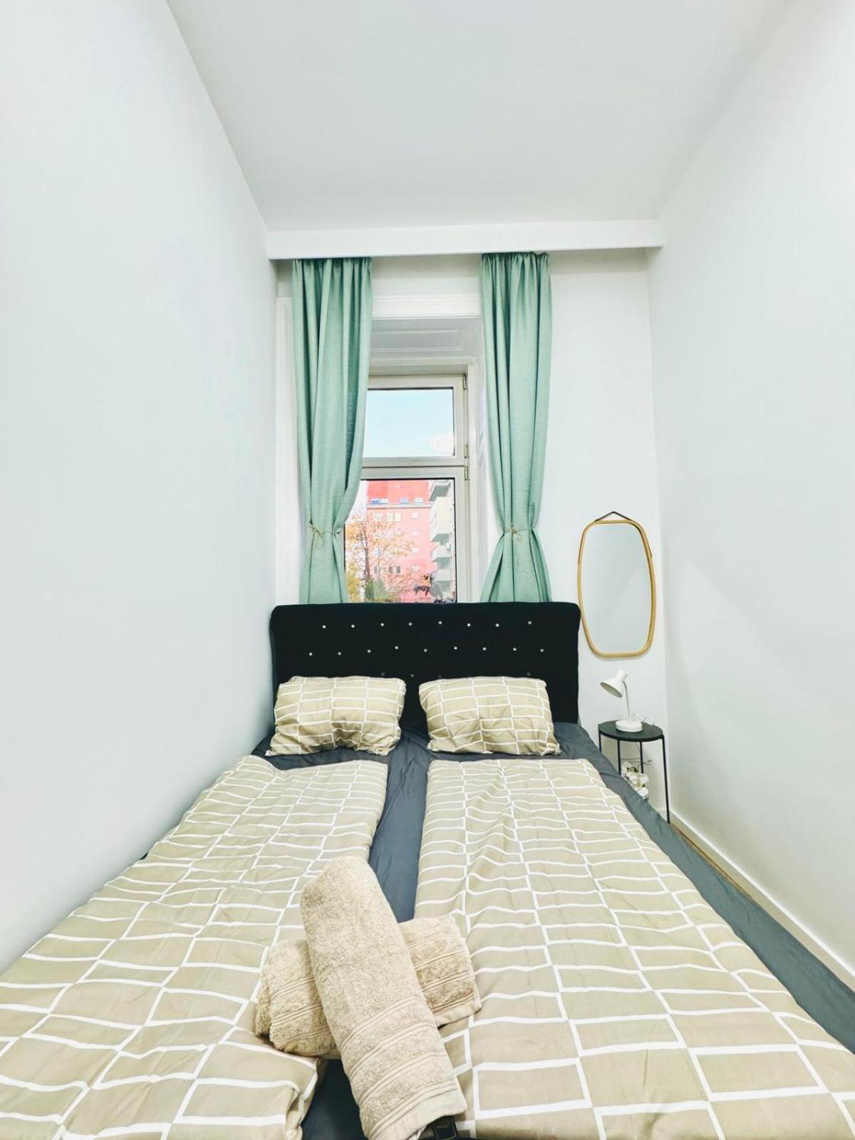 Cozy 9Br Shared Apartment, Only 12Min Walk To Augarten Wien Ngoại thất bức ảnh